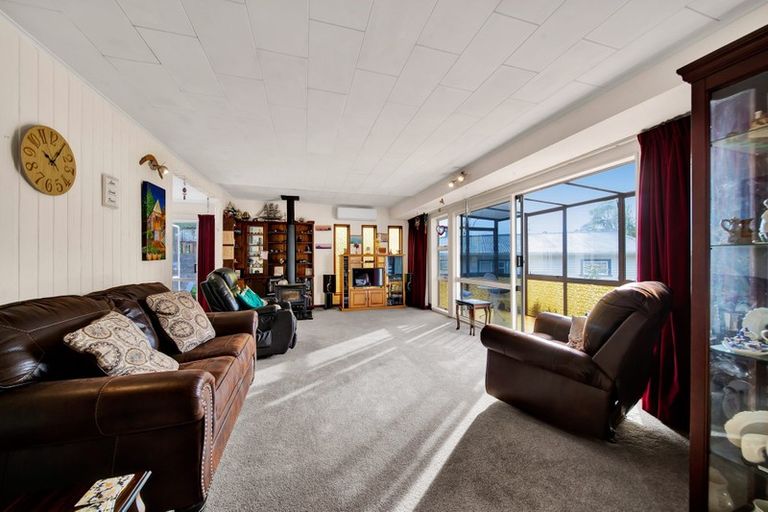 Photo of property in 32 Beaumont Crescent, Frankleigh Park, New Plymouth, 4310