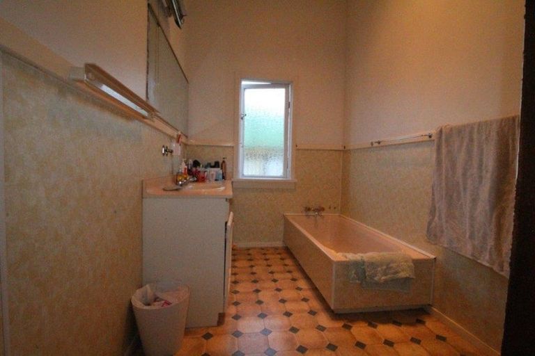 Photo of property in 2 Laura Street, Lumsden, 9730