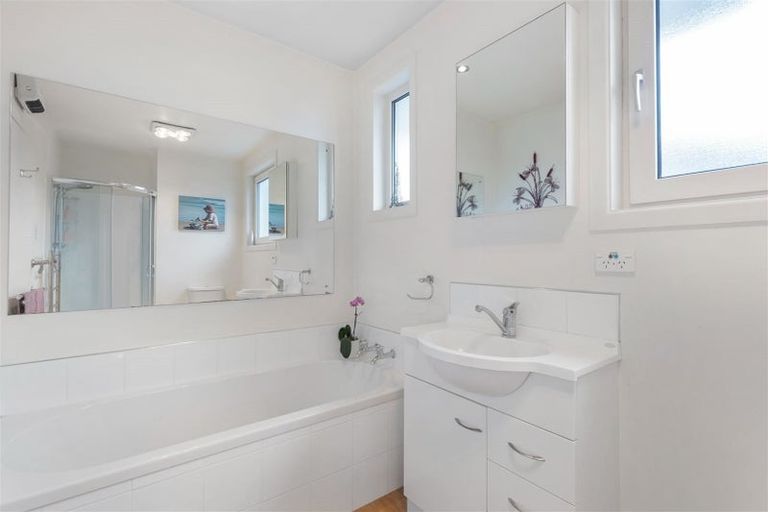 Photo of property in 5 Chedworth Avenue, Bishopdale, Christchurch, 8053