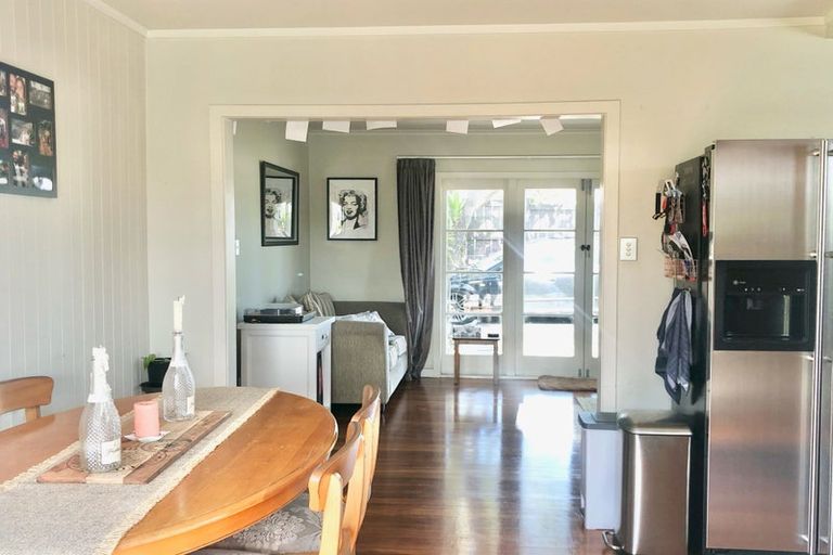 Photo of property in 5 Duncan Avenue, Te Atatu South, Auckland, 0610
