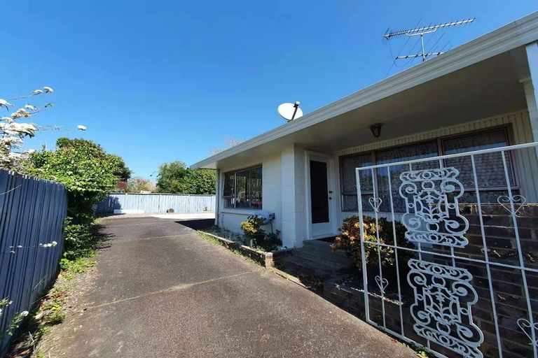 Photo of property in 2/42 Prince Regent Drive, Half Moon Bay, Auckland, 2012