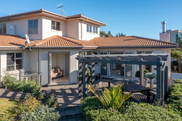 Photo of property in 136 Renown Road, Raumati South, Paraparaumu, 5032