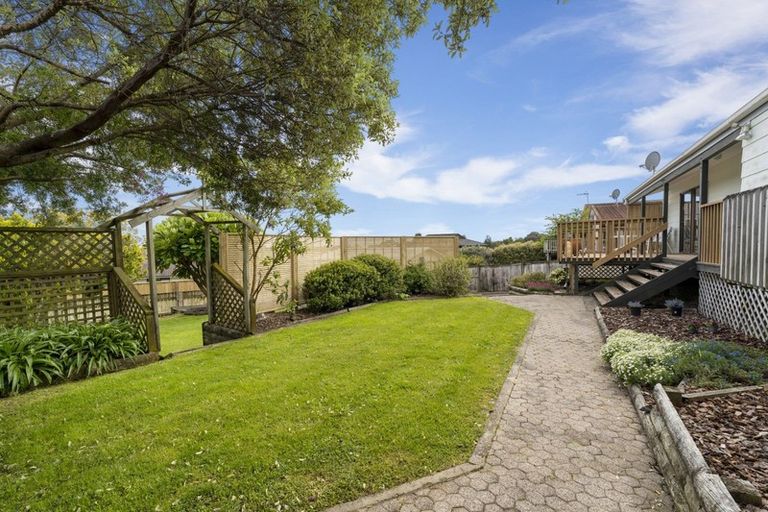 Photo of property in 10 Amokura Street, Waikanae, 5036