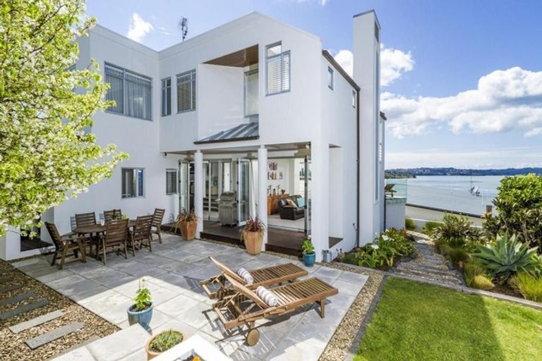 Photo of property in 15 Courtneys, West Harbour, Auckland, 0618