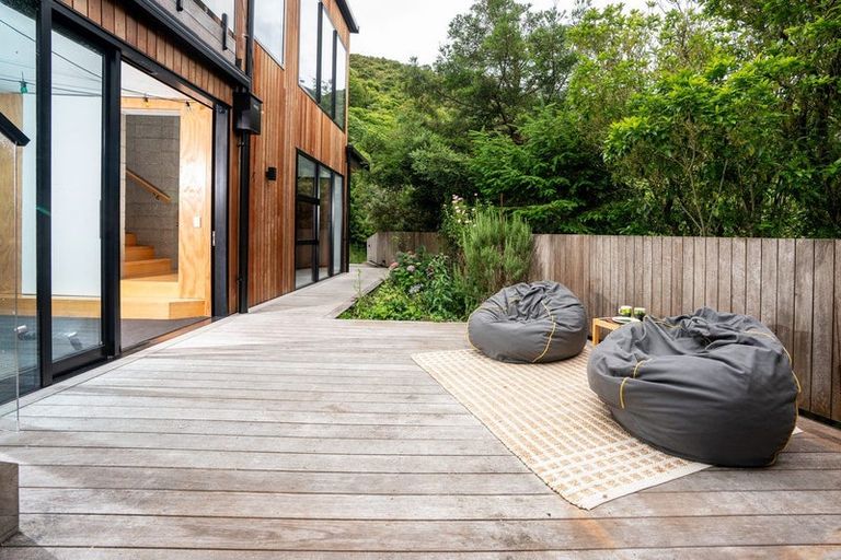 Photo of property in 17 Kim Street, Khandallah, Wellington, 6035