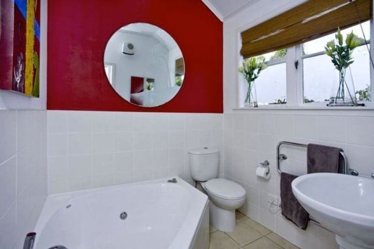 Photo of property in 7 Wicklow Road, Narrow Neck, Auckland, 0622