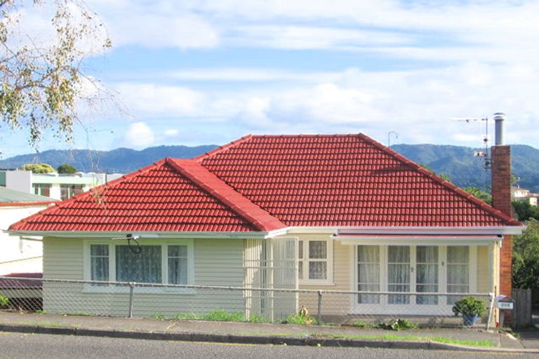 Photo of property in 246 Great North Road, Henderson, Auckland, 0612
