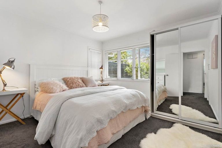 Photo of property in 14 Toru Street, Te Atatu Peninsula, Auckland, 0610