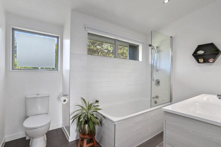 Photo of property in 9 Bendalls Lane, Oratia, Auckland, 0604