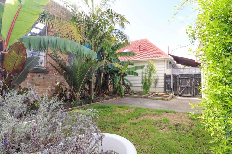 Photo of property in 202 Kirkwood Street, Thames, 3500