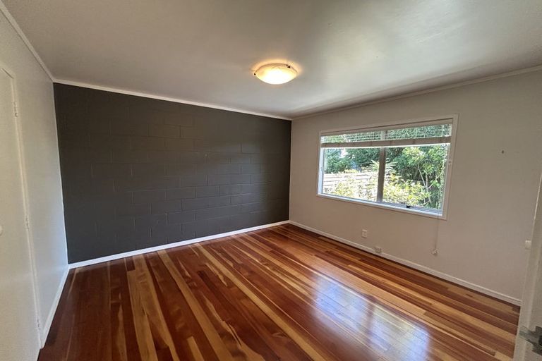 Photo of property in 2/25a Tramway Road, Beach Haven, Auckland, 0626