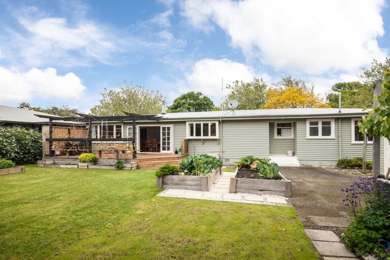 Photo of property in 577 Featherston Street, Roslyn, Palmerston North, 4414