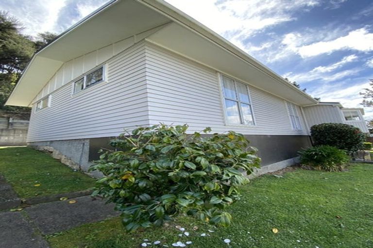 Photo of property in 30 Deller Grove, Silverstream, Upper Hutt, 5019