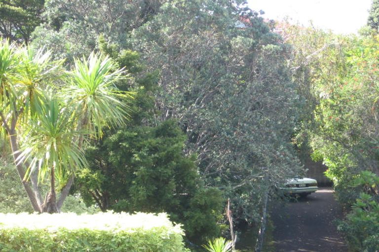 Photo of property in 20 Beacon Avenue, Campbells Bay, Auckland, 0630