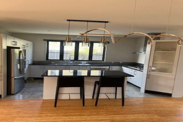 Photo of property in 35 Cityview Place, Massey, Auckland, 0614