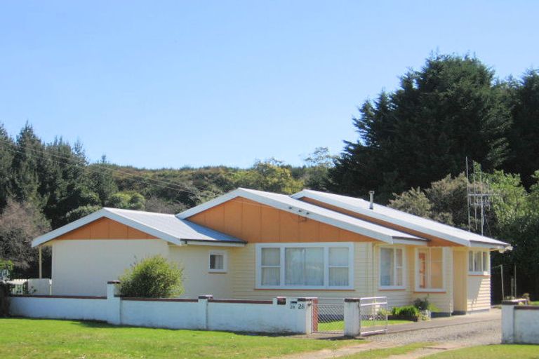 Photo of property in 28 Hulke Street, Foxton, 4814
