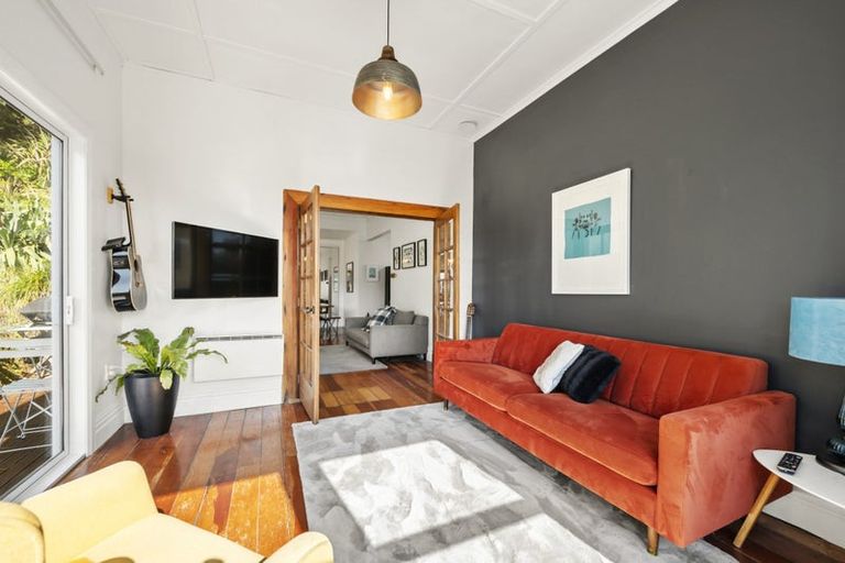 Photo of property in 34 Freeling Street, Island Bay, Wellington, 6023