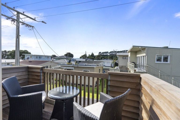 Photo of property in 68 Sixth Avenue, Urenui, 4377