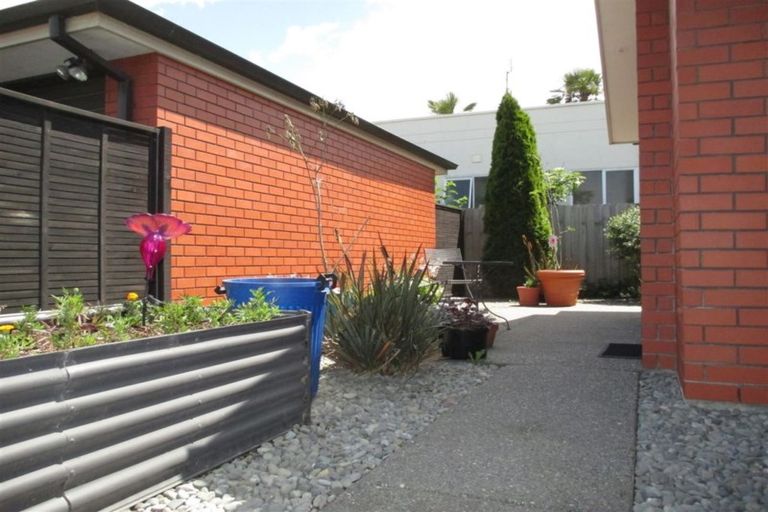 Photo of property in 2/17 Hansons Lane, Upper Riccarton, Christchurch, 8041