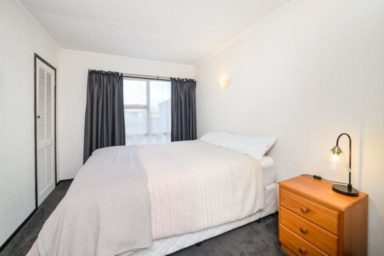 Photo of property in 6 Pukatea Place, Milson, Palmerston North, 4414