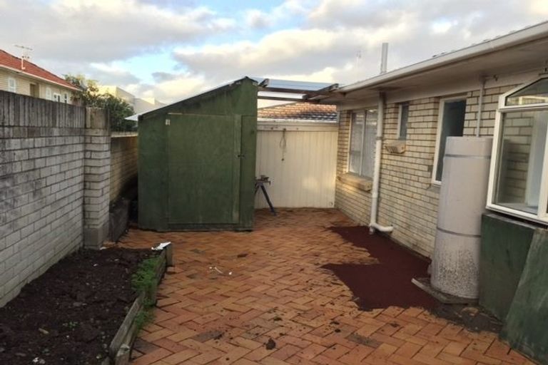 Photo of property in 2/4046 Great North Road, Glen Eden, Auckland, 0602