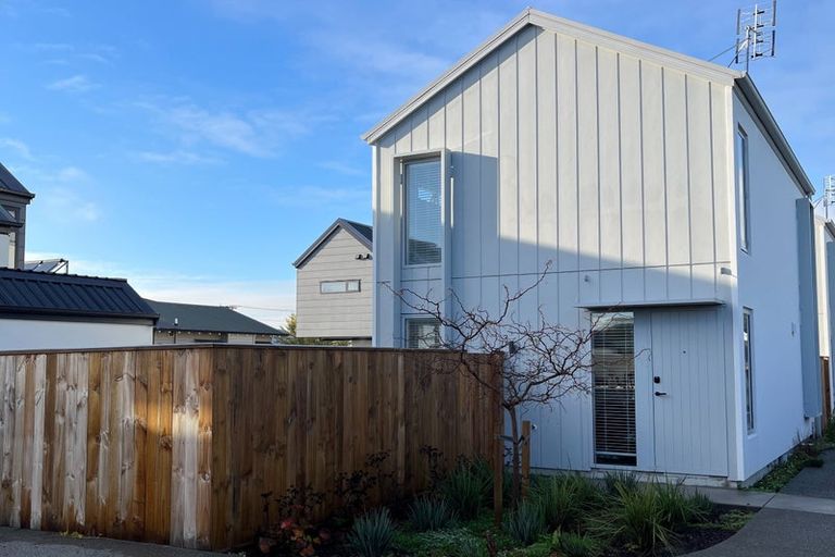 Photo of property in 2/11 Leitch Street, Somerfield, Christchurch, 8024