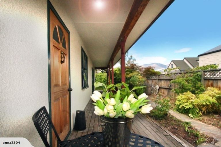 Photo of property in 10 Daveys Place, Arrowtown, 9302