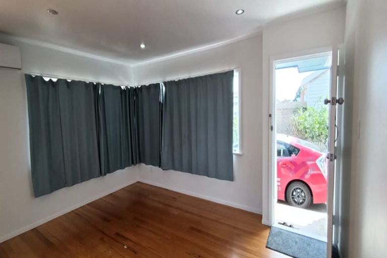 Photo of property in 2/265 Massey Road, Mangere East, Auckland, 2024