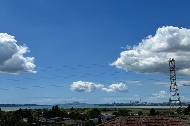 Photo of property in 3a Wakeling Avenue, Te Atatu South, Auckland, 0610