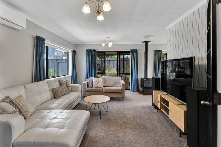 Photo of property in 30 Nikau Street, Inglewood, 4330