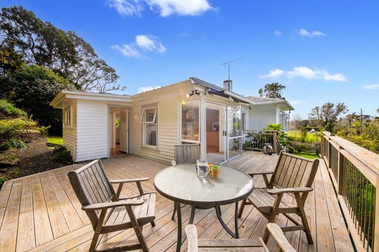 Photo of property in 28 Griggs Road, Whitford, Howick, 2571