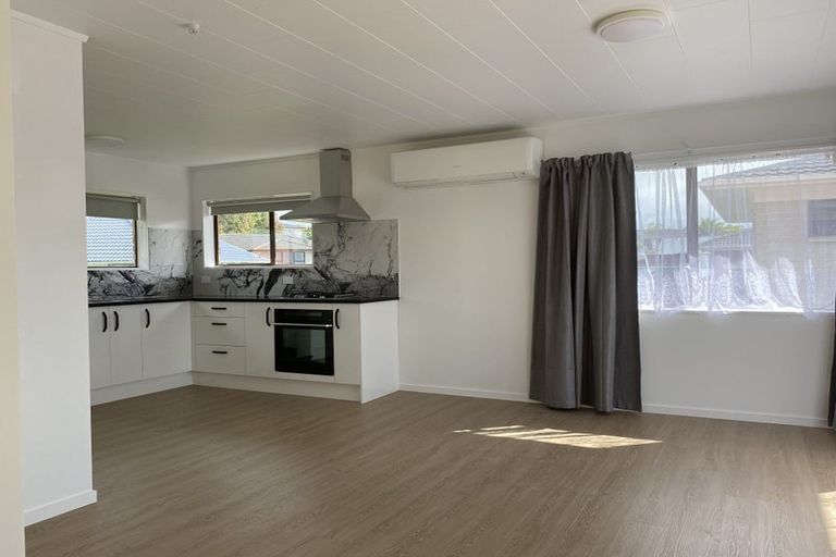 Photo of property in 2/27 Butterworth Drive, Glendene, Auckland, 0602