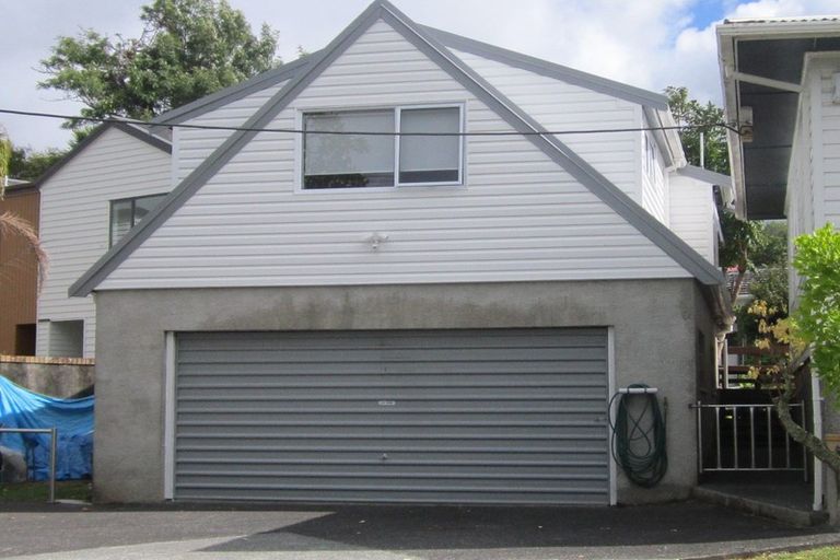 Photo of property in 11 Windy Ridge Road, Glenfield, Auckland, 0629