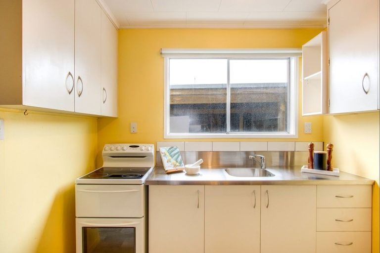 Photo of property in 2/1 Gardiner Street, Westshore, Napier, 4110