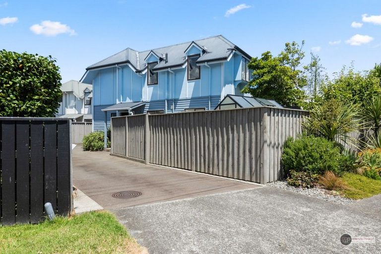 Photo of property in 1/44 Randwick Crescent, Moera, Lower Hutt, 5010