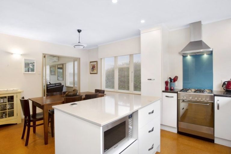 Photo of property in 24 Ranui Terrace, Tawa, Wellington, 5028