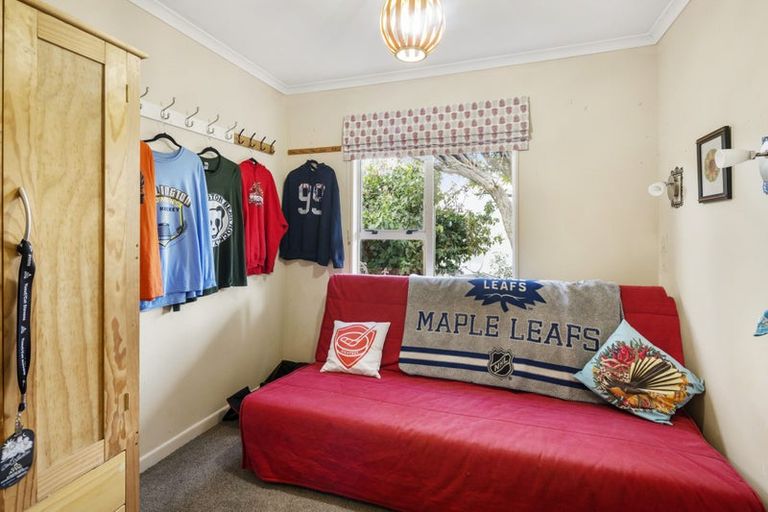 Photo of property in 140a Queens Drive, Lyall Bay, Wellington, 6022