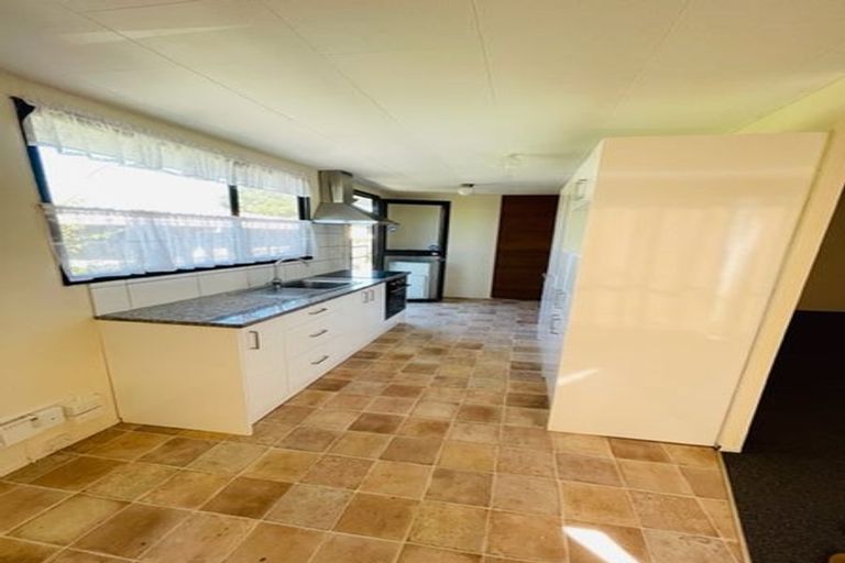 Photo of property in 2/16 Barneys Farm Road, Clendon Park, Auckland, 2103