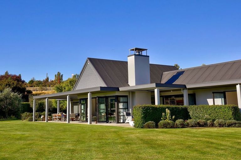 Photo of property in 251 Beacon Point Road, Wanaka, 9305