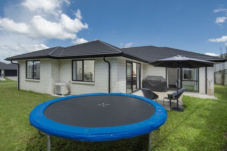 Photo of property in 17 Lakeside Terrace, Omokoroa, 3114
