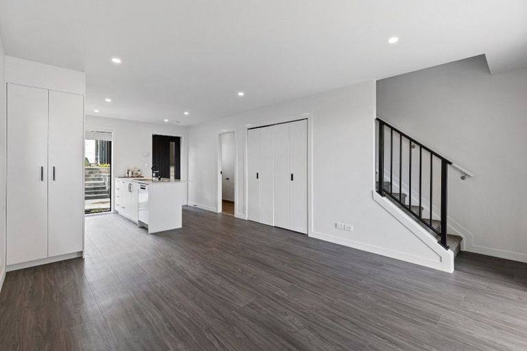 Photo of property in 24 Whanui Place, Mangere Bridge, Auckland, 2022