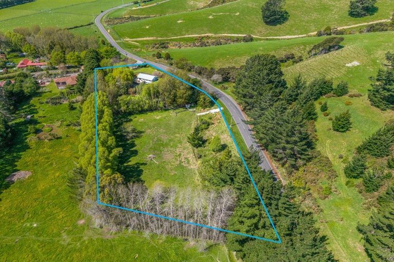 Photo of property in 52 Katherine Mansfield Drive, Whitemans Valley, Upper Hutt, 5371