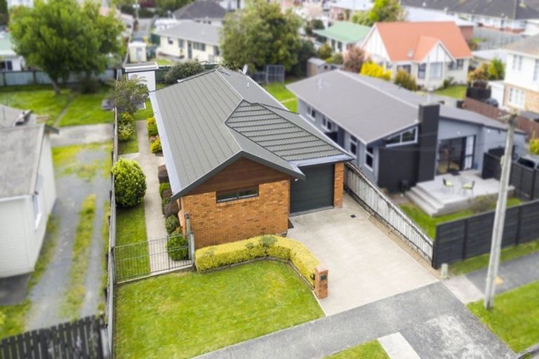Photo of property in 30 Exchange Street, Ebdentown, Upper Hutt, 5018