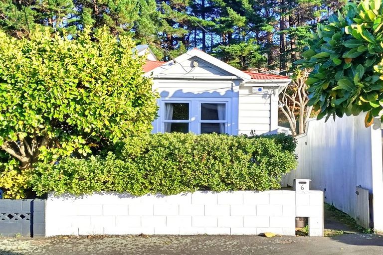 Photo of property in 6 Royal Street, Berhampore, Wellington, 6023