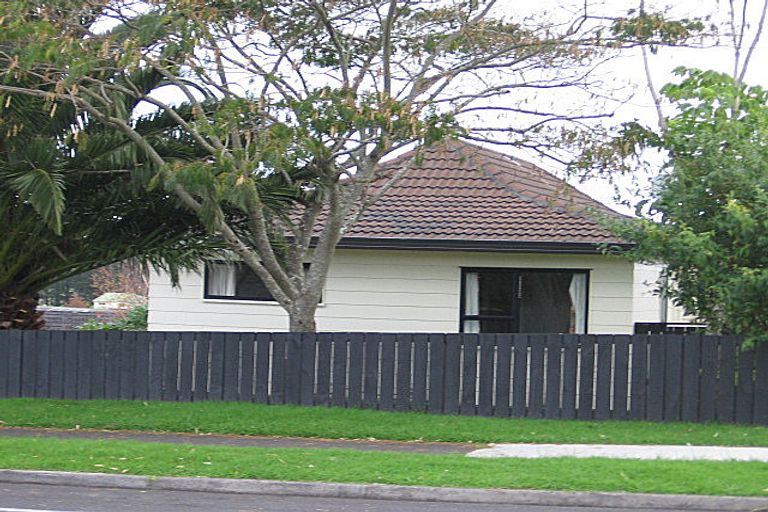 Photo of property in 13 Gosford Drive, Botany Downs, Auckland, 2010