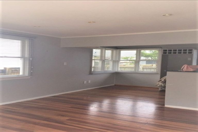 Photo of property in 13 Rewarewa Road, Te Atatu Peninsula, Auckland, 0610