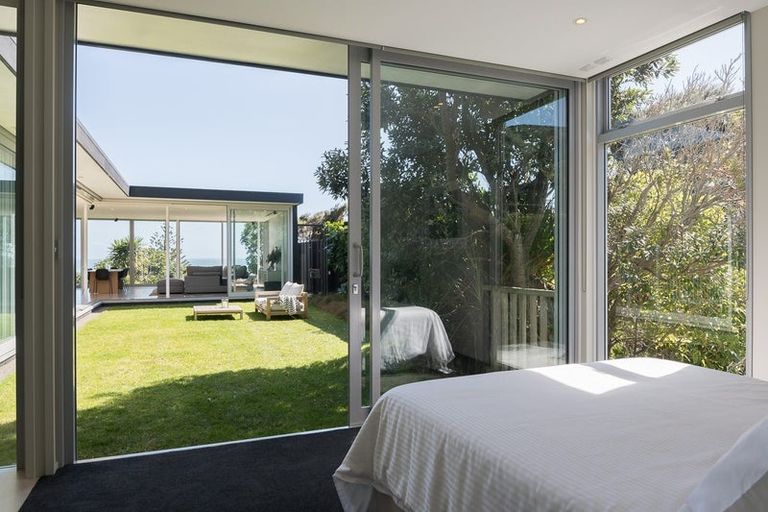 Photo of property in 70 Domain Crescent, Muriwai, Waimauku, 0881