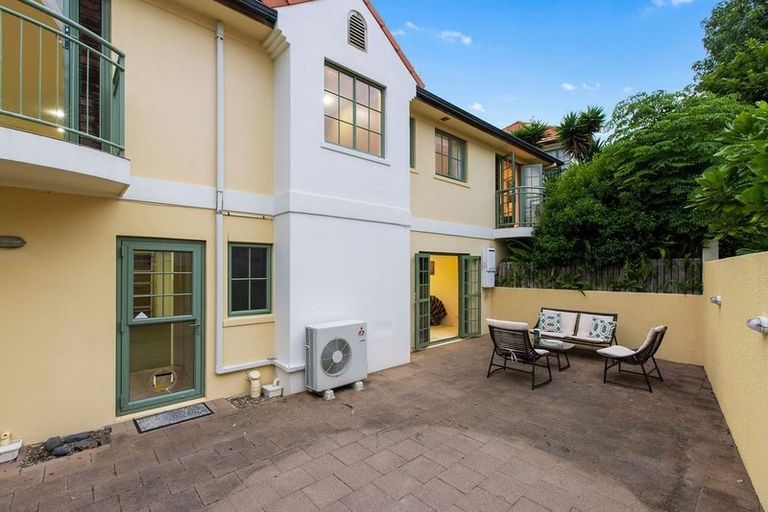 Photo of property in 28 Parkwood Crescent, Gulf Harbour, Whangaparaoa, 0930