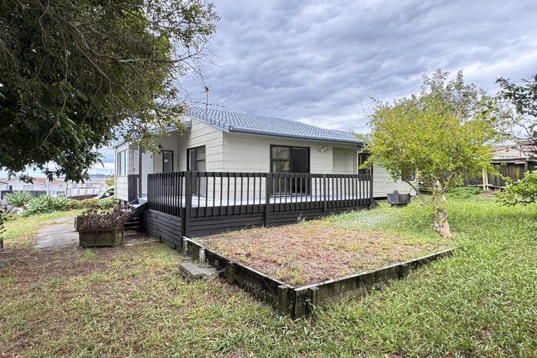 Photo of property in 16 Greenstone Place, Clover Park, Auckland, 2019