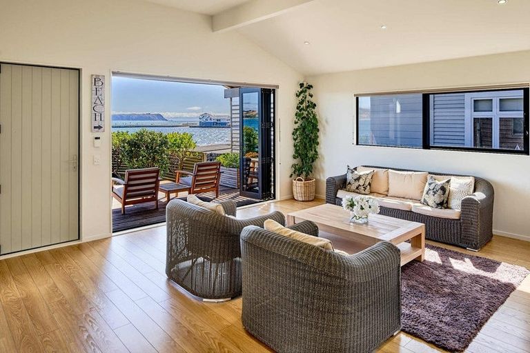 Photo of property in 43 Moana Road, Plimmerton, Porirua, 5026